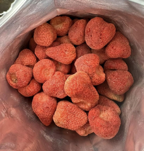 Fraises lyophilisées du Vietnam produites avec des tranches de fraises soigneusement sélectionnées pour les applications culinaires et la vente en gros - Product Image 4