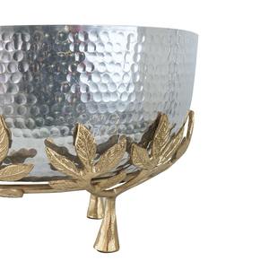 Elegante cuenco de plata martillada con detalles en hojas de oro y patas, perfecto para servir o uso decorativo, elegante y único - Product Image 2
