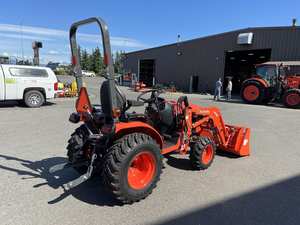 รถแทรกเตอร์คูโบต้า B2601HSD ปี 2022 - รถแทรกเตอร์ดีเซลขนาดกะทัดรัดพร้อมที่ตักด้านหน้า ขับเคลื่อน 4 ล้อ กำลัง 26 แรงม้า รับน้ำหนักได้ 700 กิโลกรัม รองรับอุปกรณ์เสริมหลากหลาย - Product Image 3