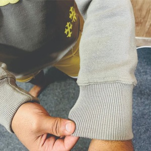 Sudaderas con capucha de estilo corto, personalizadas con estampado puff, de algodón orgánico 100% de alta calidad y tejido grueso. - Product Image 2