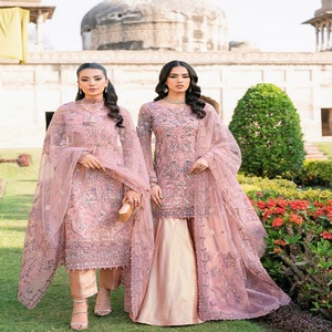 Ramsha Volume Wedding-2 Collection 3 pièces robes en mousseline de soie pour les femmes fête mariage festival porter dans le style indien et pakistanais - Product Image 3