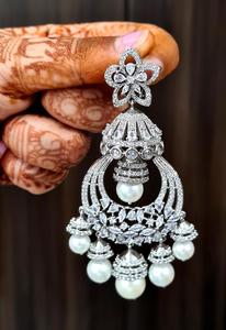 ต่างหูเพทายสไตล์วินเทจคุณภาพสูงสำหรับผู้หญิง ไม่เป็นสนิม ประดับเพชรเม็ดหลัก ดีไซน์สั่งทำได้ ทำจากทองแดง ขายดีที่สุดในอินเดีย - Product Image 3