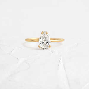 Bague de fiançailles en argent 925 solitaire coupe poire Moissanite Type de produit élégant et luxueux - Product Image 3