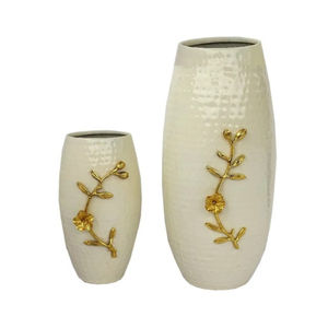 Vase à fleur en métal martelé fait à la main avec un design floral finition cuivre antique pièce maîtresse décorative pour la décoration intérieure - Product Image 3