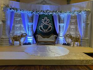 Configuración de escenario de recepción de boda occidental moderno Tema blanco majestuoso Decoración de escenario de boda Gran escenario de recepción de boda Romana - Product Image 5