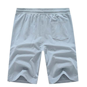 Shorts de sport slim fit au design moderne, en tissu durable, conçus pour une utilisation longue durée. - Product Image 2