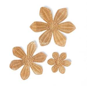 Décoration murale artisanale en fleurs, matériaux naturels, décoration de chambre d'enfant et de maison en provenance du Vietnam - Product Image 2