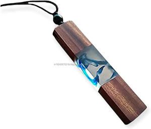 Pendentif en bois résine Acheter Valentineflos Exquisite Handmade Wood and Water Blue Resin Hidden Constellations Absorbe la lumière - Product Image 4