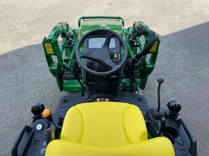Tracteur John Deere 1025R de qualité industrielle avec godet et chargeur arrière / Mini-chargeuse arrière 4x4 de construction - Product Image 5