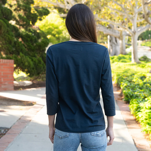 T-shirt pour femme en coton biologique de luxe 100% certifié GOTS, col en V, manches 3/4, bleu marine, pré-rétréci, respirant, classique - Product Image 5