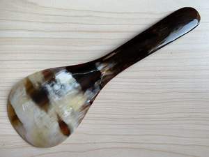 ช้อนทำจากเขาควายธรรมชาติแท้ ดีไซน์ใหม่ไม่ซ้ำใคร เป็นมิตรต่อสิ่งแวดล้อม ทนทาน รับทำโลโก้และออกแบบตามสั่ง สำหรับใช้ในบ้านและตกแต่งอาหาร - Product Image 2