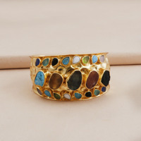 Bracelet manchette en laiton plaqué or avec pierres précieuses brutes et pierres de naissance, serti clos, tendance pour femme, El Joyero, pour mariage et fête, poire brute