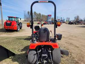 Tractor compacto Kioti CS2520 de 25HP económico, con motor diésel confiable, ideal para cortar césped, labrar tierra y operaciones agrícolas ligeras. - Product Image 3