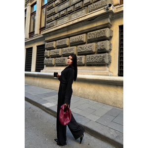 ชุดเสื้อและกางเกงลายทางสำหรับผู้หญิง สีดำ - Product Image 1