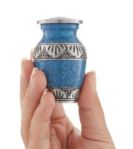 Pequeñas urnas de cremación para cenizas humanas Mini JUEGO DE RECUERDO DE 4 azul y plata con estuche de terciopelo - Product Image 2