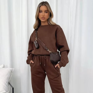 Conjunto de 2 piezas de moda informal de talla grande con logotipo personalizado, sudadera para correr, pantalones de chándal, chándal para mujer - Product Image 1