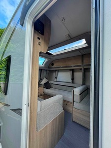 Camping-car de luxe Aunte GTS en aluminium gris, 4-6 personnes, une chambre, climatiseur, réfrigérateur, chauffe-eau, cuisinière, télévision, tout-terrain - Product Image 3