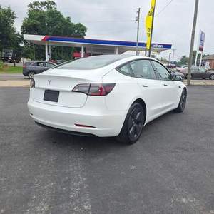 Berline électrique 2021 abordable | Batterie de 55 kWh - Product Image 3