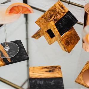 Ensemble de sous-verres artisanaux demi-résine et demi-bois pour la décoration de table de cuisine et les occasions de mariage cadeaux de décoration intérieure - Product Image 2