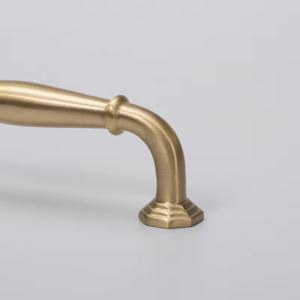 Ensemble de poignées et boutons dorés avec une finition élégante, parfaits pour les portes en bois, les placards ou les décorations intérieures d'Inde. - Product Image 5