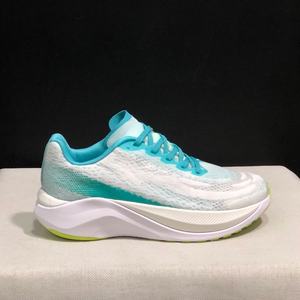 รองเท้าวิ่งกีฬาดีไซน์เนอร์ น้ำหนักเบา ระบายอากาศได้ดี พื้นหนา คาร์บอน แฟชั่นลำลอง เดินเล่นกลางแจ้ง สไตล์ทันสมัย - Product Image 4