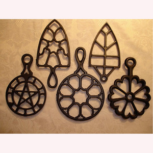 Bandeja de cocina de metal de lujo con tapa, salvamanteles resistente al calor y organizador decorativo para hogares modernos - Product Image 2