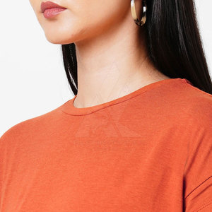 Nouvelle conception 2025 T-shirts pour femmes en coton 100% écologiques d'été Coupe classique Haute qualité Col rond Fabriqué au Pakistan - Product Image 6