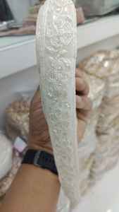 Artisanat vibrant fait sur mesure avec des lacets brodés multicolores ajoutant de la profondeur, de la beauté et des détails expressifs à votre style unique - Product Image 4