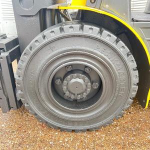 Chariot élévateur contrepoids GPL CAT d'occasion 5000 lb, batterie plomb-acide, déplaceur latéral hydraulique, jaune, pour manutention de matériaux en entrepôt - Product Image 5