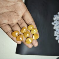 2025 Attrayant Naturel Jaune Saphir Cristal Gemme Lisse Poli Lâche Mélange Pierre avec Différentes Formes et Tailles