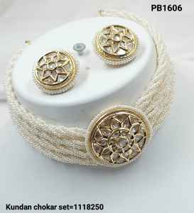 Flor elegante Motipearl & Kundan indio elegante tono dorado tradicional Kundan perla gargantilla collar pendientes conjunto con mujeres y niñas - Product Image 3