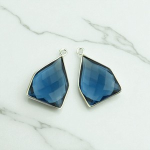 925 Plata Pentágono forma 13x18 MM Iolite cuarzo piedras preciosas bisel encanto colgante para venta al por mayor - Product Image 1