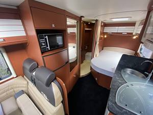 Autocaravana Económica 2023 Dethleffs Espirit I6700 LHD Euro 5 para 4-6 Pasajeros, Color Negro/Gris/Azul Oscuro, Viajes Familiares de Lujo - Product Image 3