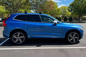 Usado en buen estado a precio de mayorista, X.C60 T8 R-Design 2021, híbrido enchufable de 400 hp, bajo kilometraje, sin problemas mecánicos, listo para conducir - Product Image 4