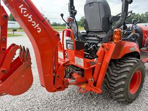 รถแทรกเตอร์อเนกประสงค์ Kubota BX23S มือสองคุณภาพสูง พร้อมรถตักและรถขุดหลัง ขับเคลื่อน 4 ล้อ เครื่องยนต์ดีเซล สภาพดี พร้อมใช้งานสำหรับงานเกษตรและเชิงพาณิชย์ - Product Image 6