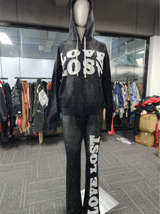 Elegante Sudadera con capucha de diamantes de imitación con tela suave, incluye pantalones de chándal y pantalones casuales. - Product Image 5