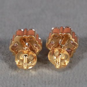 Boucles d'oreilles serties de diamants en or jaune 14 carats Inspirant l'élégance pour la femme moderne - Product Image 2