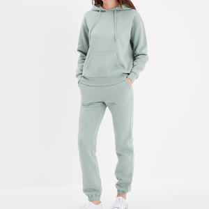 Pantalon de jogging en polaire minimaliste d'hiver, coupe droite, écologique, respirant, avec un léger effillement de la cheville pour un mouvement fluide - Product Image 3
