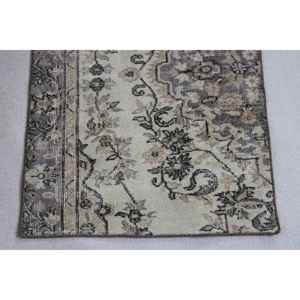 Alfombra Turca Vintage de 2.4x5.1 pies, Alfombra de Lana Gris con Puntos - Product Image 5