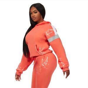 Chándal apilado moderno para mujer: cómodo y elegante para estilos de vida activos - Product Image 2