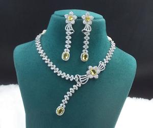 Ensemble Collier et Boucles d'Oreilles AD de Haute Qualité, Tendance Classique, Certifié IGI, Bijoux Scintillants en Laiton pour Femmes, Idéal pour les Mariages et les Fiançailles - Product Image 1