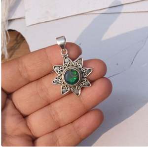 Pendentif en opale d'Éthiopie naturelle, pendentif en opale verte feu, pendentif en argent sterling 925, cadeau pour elle au meilleur prix par le fournisseur - Product Image 2
