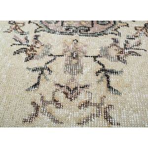 พรมขนสัตว์ถักมือสีเบจและสีน้ำตาล ขนาด 9x12 ฟุต รุ่น Pae-3295 ลายเหรียญตรา สำหรับตกแต่งบ้าน ห้องนั่งเล่น หรือทางเดิน - Product Image 3