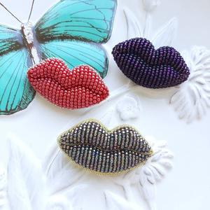 Breloques de sac personnalisées faites à la main en alliage, broderie, tendance, imperméables, écologiques, durables, lumineuses dans le noir, mode - Product Image 1