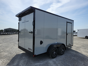 Remolque de Carga Cerrado 7x14 para Contratistas de Jardinería, Modelo 2027, Eje Tándem, Remolque con Nariz en V, en Venta - Product Image 3