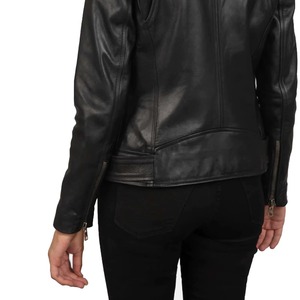 เสื้อแจ็คเก็ตสไตล์นักขี่มอเตอร์ไซค์แบบสั้นสำหรับผู้หญิง แฟชั่นทันสมัย เหมาะสำหรับชุดเที่ยวเล่นและชุดสตรีท - Product Image 4