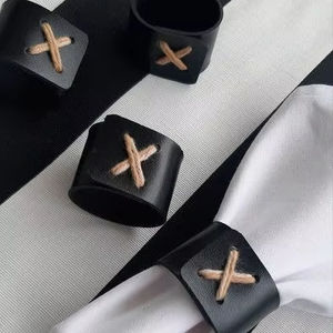 Servilleteros de cuero hechos a mano de primera calidad para la elegancia cotidiana y la decoración atemporal para el hogar y el restaurante - Product Image 1