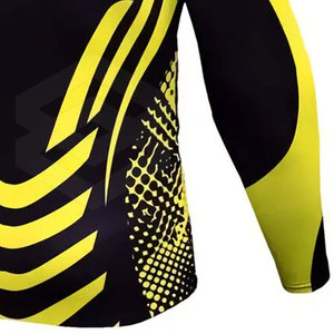 เสื้อรัดรูปออกกำลังกายสีแดงสำหรับผู้ชาย ดีไซน์ล่าสุด พร้อมโลโก้สั่งทำ แขนยาว ระบายอากาศได้ดี ผลิตจากผ้าสแปนเด็กซ์/โพลีเอสเตอร์ 220 กรัม - Product Image 6