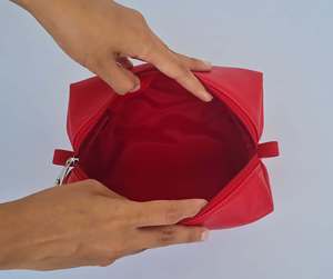 Pochette de maquillage de voyage en cuir véritable durable de luxe avec fermeture à glissière sac cosmétique personnalisable pour le stockage et l'organisation - Product Image 6