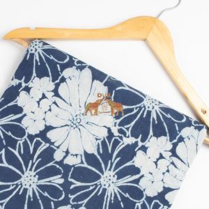 Tela de Algodón Orgánico Ligero con Estampado Artesanal en Azul Índigo para Vestidos, Acolchados, Bolsos y Fundas - Product Image 4